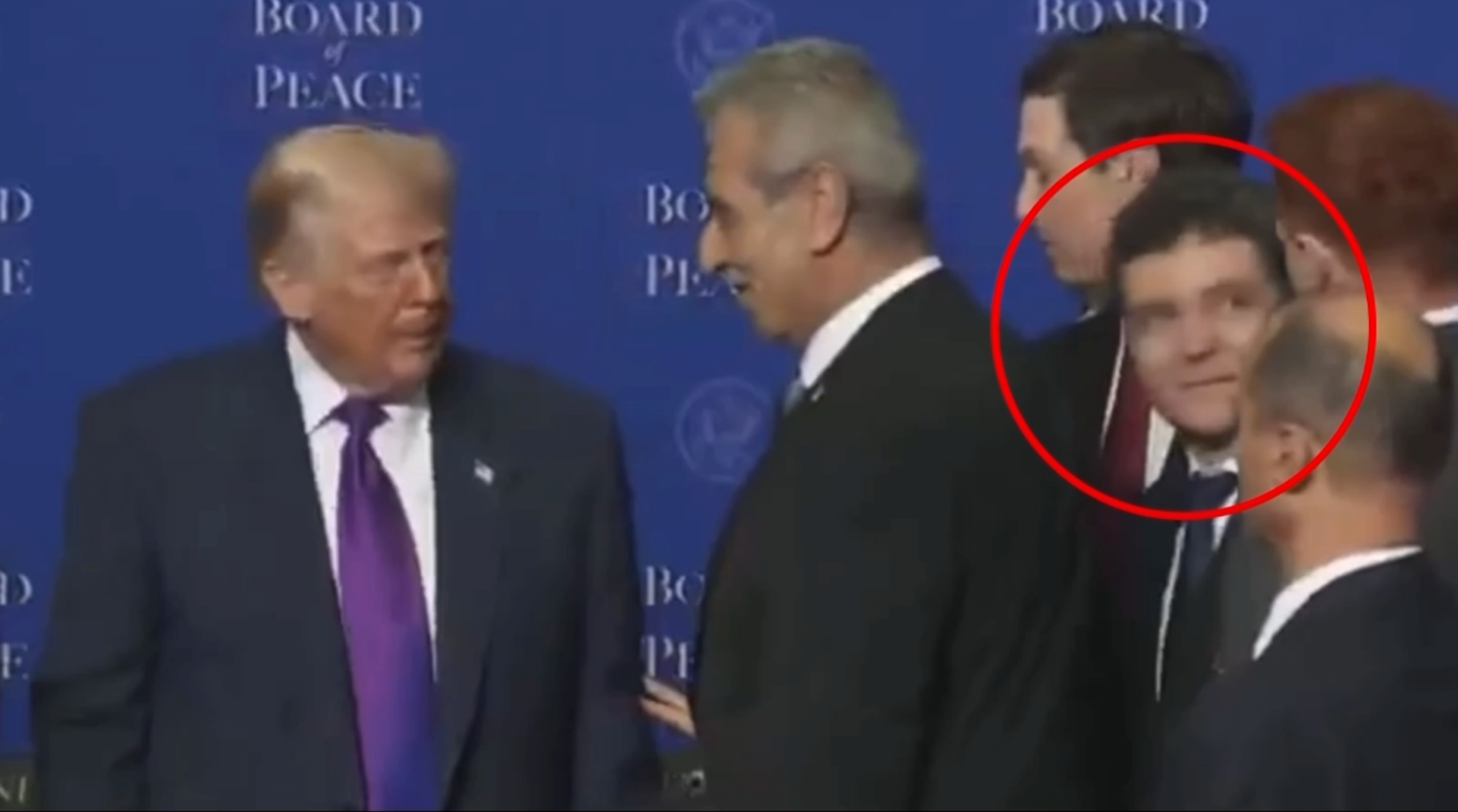 Nicusor Dan – Oprit de agentii de securitate – Consiliul de Pace